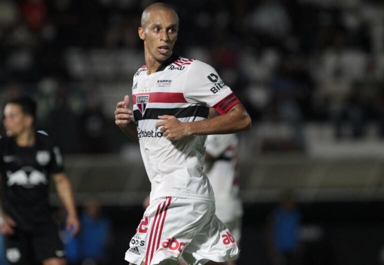 Gabriel Neves e Miranda puxam lista de dispensas do São Paulo