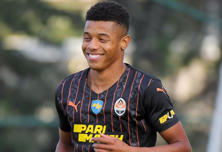 Benfica tenta abater pendência com Shakhtar Donetsk em venda de Pedrinho para contratar David Neres