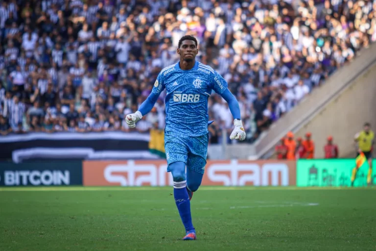 Paulo Sousa confirma em reunião que Hugo será titular contra a Católica