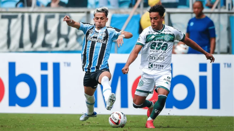 Gabriel Teixeira em ação pelo Grêmio