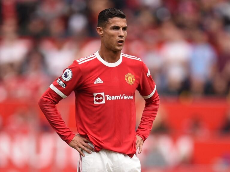 Cristiano Ronaldo está disposto a diminuir salário astronômico para deixar o Manchester United
