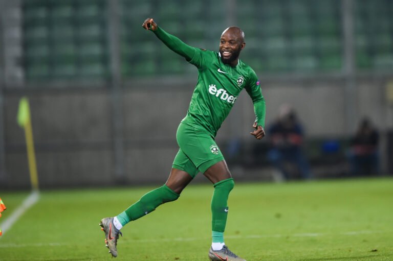 Ex-jogador do Ajax, Lukoki morre em discussão familiar, com apenas 29 anos