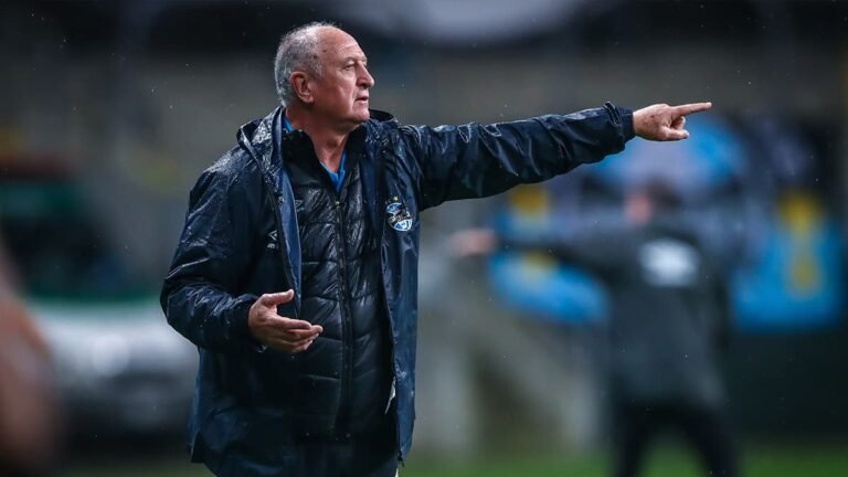 Athletico-PR fecha contratação do técnico Felipão