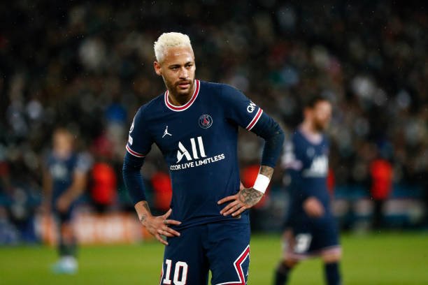 Transferência para o Barcelona 2013 leva Neymar a julgamento; entenda
