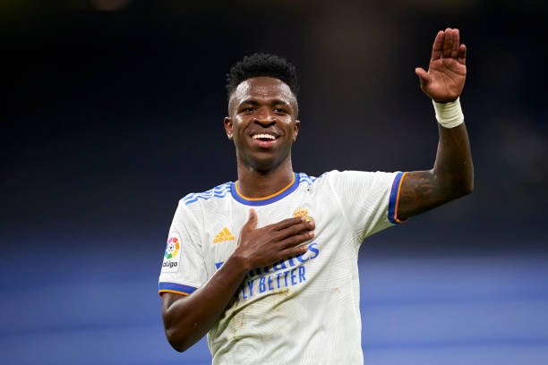 Real Madrid estuda triplicar salário de Vinícius Júnior em novo contrato
