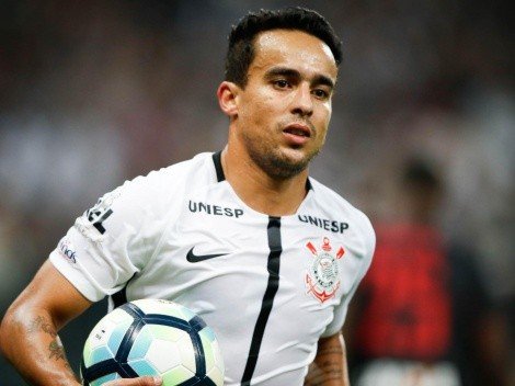 Santa Cruz abre conversas para contratar meia Jadson, ex-Corinthians e São Paulo