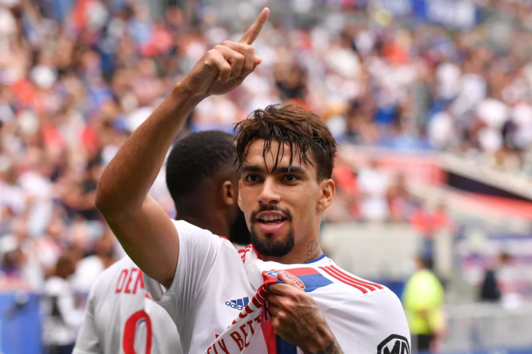 Lyon define condição para vender Lucas Paquetá