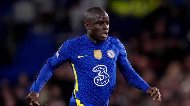 Com renovação travada, Kanté pode trocar Chelsea pelo Barcelona
