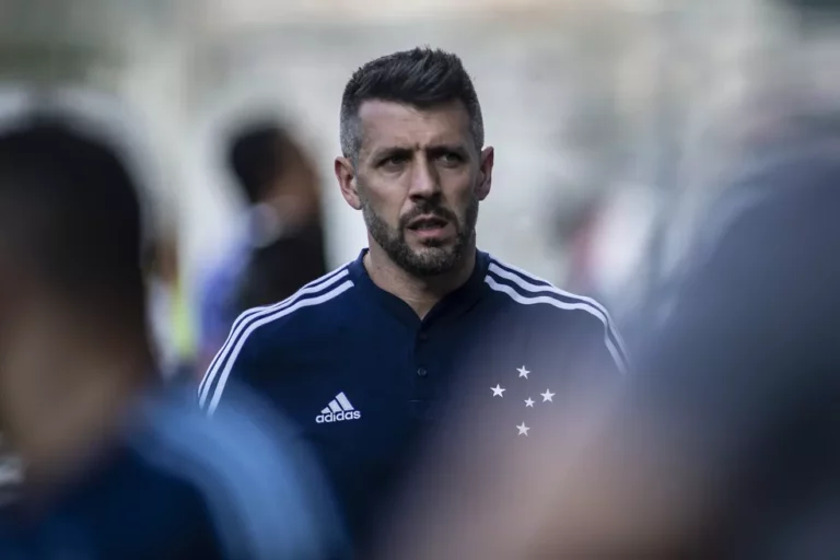 Cruzeiro bate recorde e dispara na Série B do Brasileirão