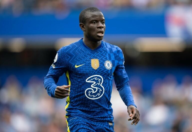 Manchester United negocia a contratação de N’Golo Kanté