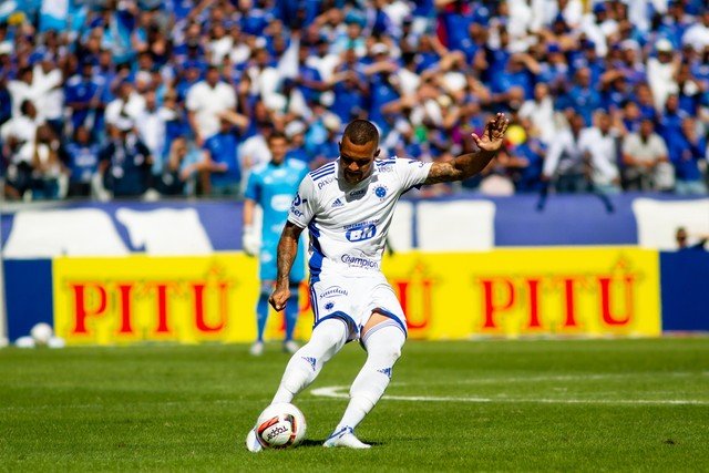 Zé Ivaldo revela desejo de permanecer no Cruzeiro: “Fazer história”