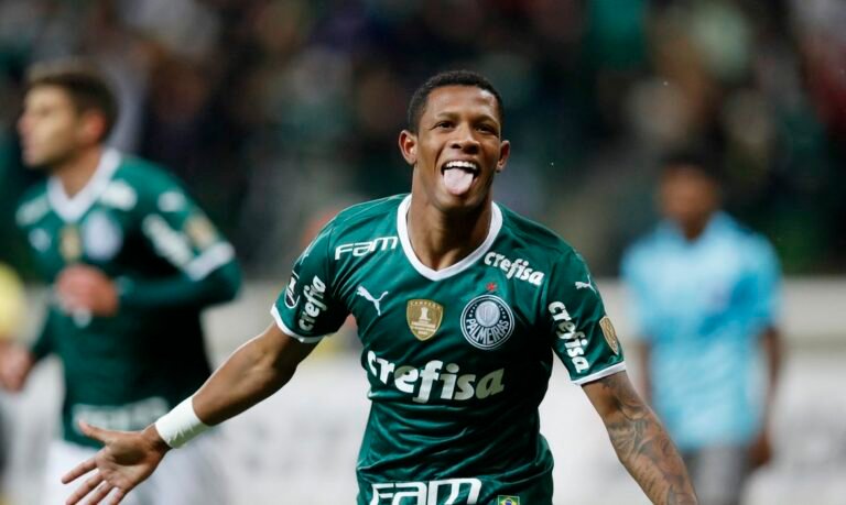Barcelona faz sondagem por Danilo, do Palmeiras