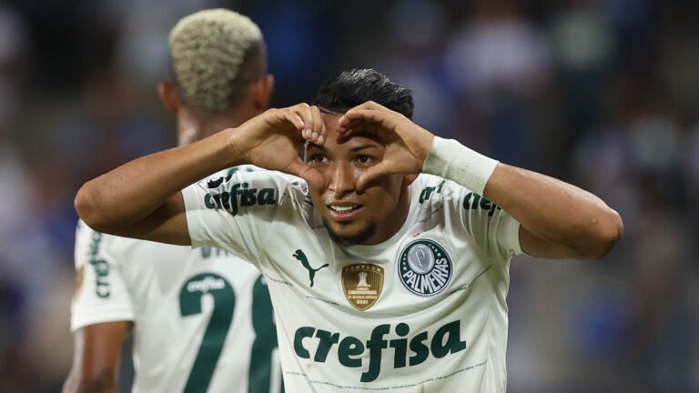 Rony vive expectativa por proposta do Ajax e pode ser negociado