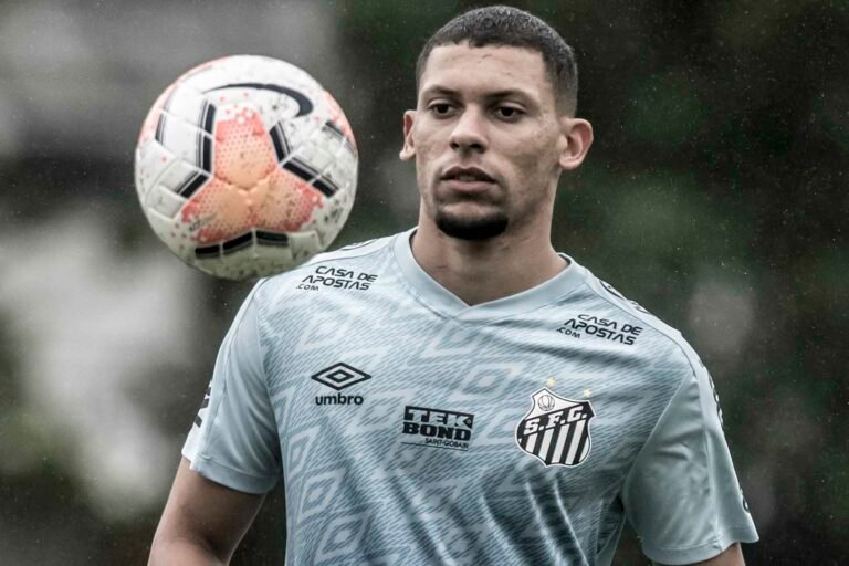 Santos volta a recusar proposta de clube português por Alex