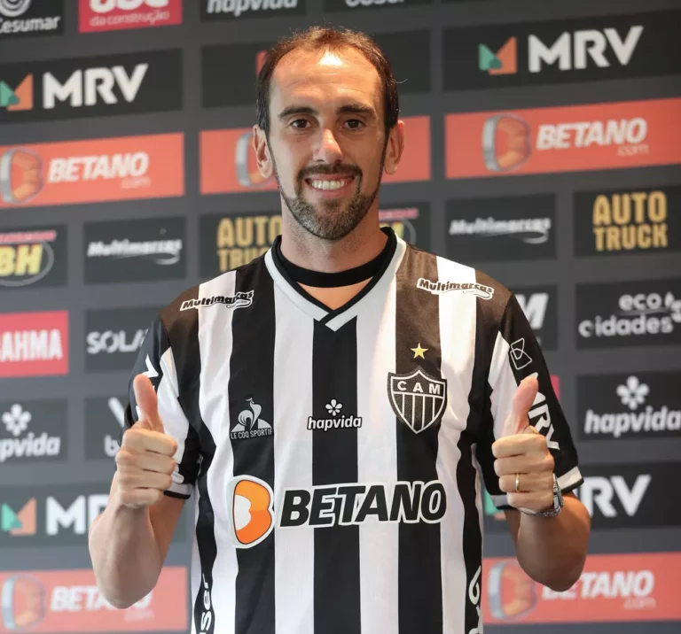 Atlético Mineiro anuncia saída de Godín e jogador agradece pela passagem no clube alvinegro