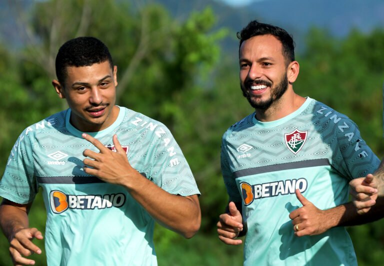Fluminense encaminha renovações dos contratos de André e Yago Felipe