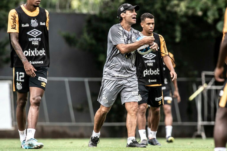 Bustos arma time cauteloso para enfrentar o Corinthians, veja escalação