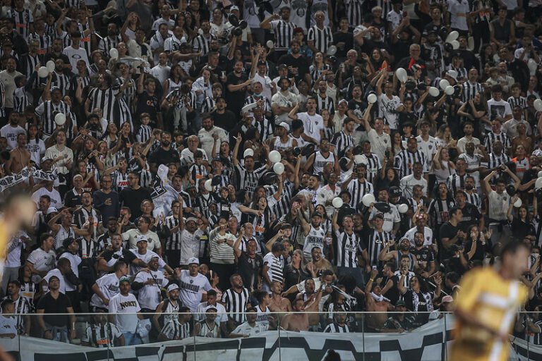 Turco Mohamed fala sobre fanatismo da torcida do Atlético e diferenças do futebol brasileiro pro argentino