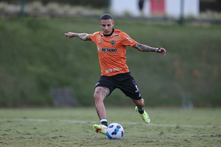 Guilherme Arana comenta oscilação da defesa do Atlético e prega por calma: “Não é para desesperar”