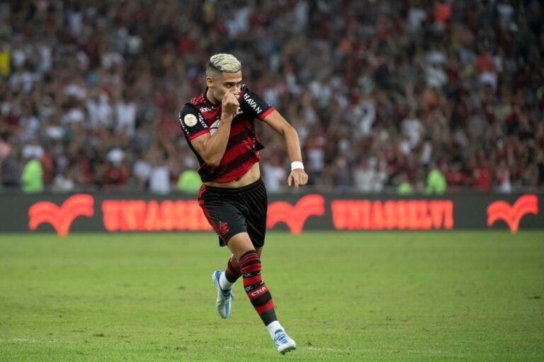 Flamengo tentou estender empréstimo de Andreas Pereira, diz jornalista