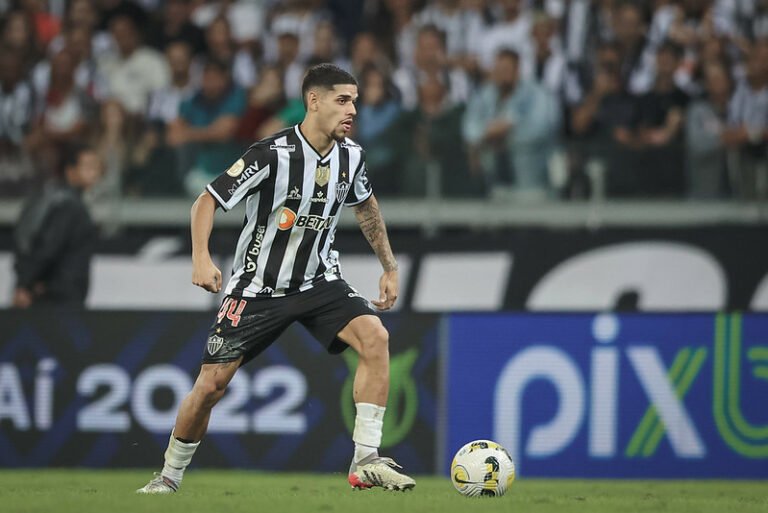 Surpresa na temporada do Atlético, Rubens fala seu momento com a camisa alvinegra e improviso na lateral-esquerda do Galo