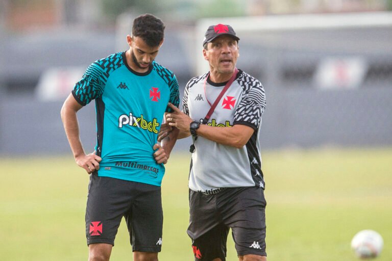 Vasco ainda não abriu negociações com treinador, revela jornalista