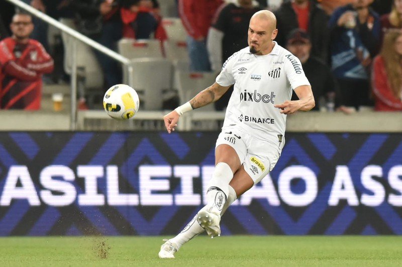 Bustos tem ausências, retornos e dúvidas para o jogo contra o Inter