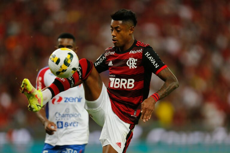 Jorge Jesus pede ao Fenerbahçe a contratação de Bruno Henrique