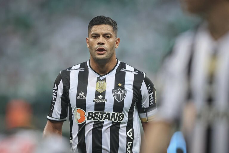 Hulk reclama da arbitragem diante o Palmeiras e alega lance polêmico com Murilo
