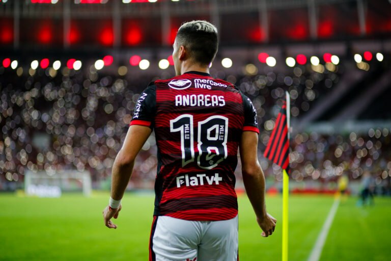 Flamengo tem três jogadores pendurados na partida contra o Bragantino