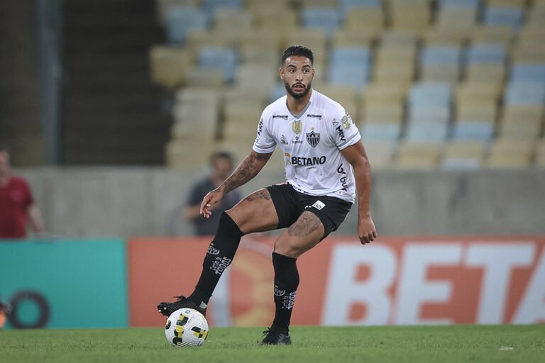 Nathan Silva toma 3º cartão amarelo e vira desfalque para Atlético e Santos