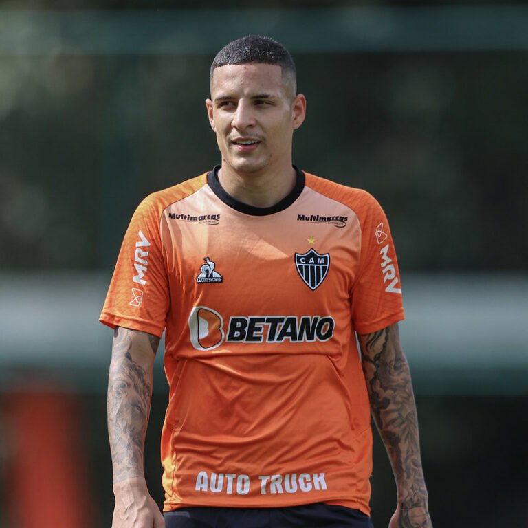 Após amistosos com a Seleção Brasileira, Guilherme Arana retorna ao Atlético e vira reforço diante o Santos