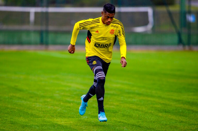 Fenerbahçe planeja aumentar proposta por Bruno Henrique, do Flamengo