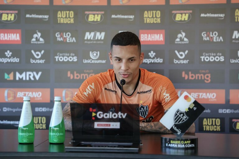 Guilherme Arana projeta duelo contra o Santos e fala sobre pressão e apoio da torcida atleticana