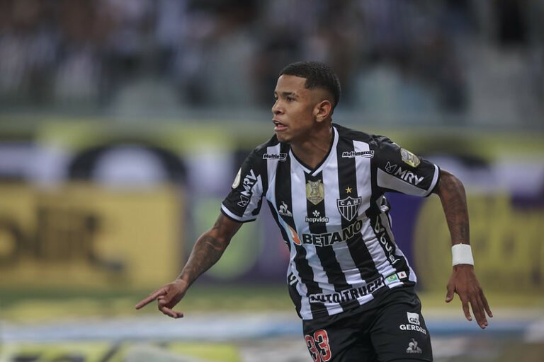 Rodrigo Caetano fala da possibilidade de permanência do atacante Savinho até o fim do ano