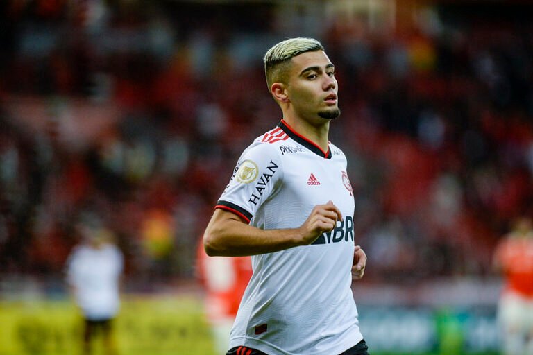 A pedido de jogador, Flamengo busca forma de manter Andreas Pereira