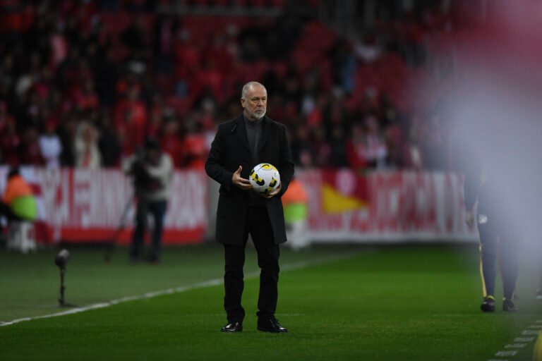 Mano Menezes consola Dorival Jr após vitória do Inter sobre o Flamengo: “Dá pra melhorar”