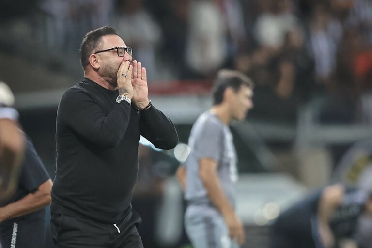 Turco Mohamed comenta empate diante o Santos e reconhece momento negativo