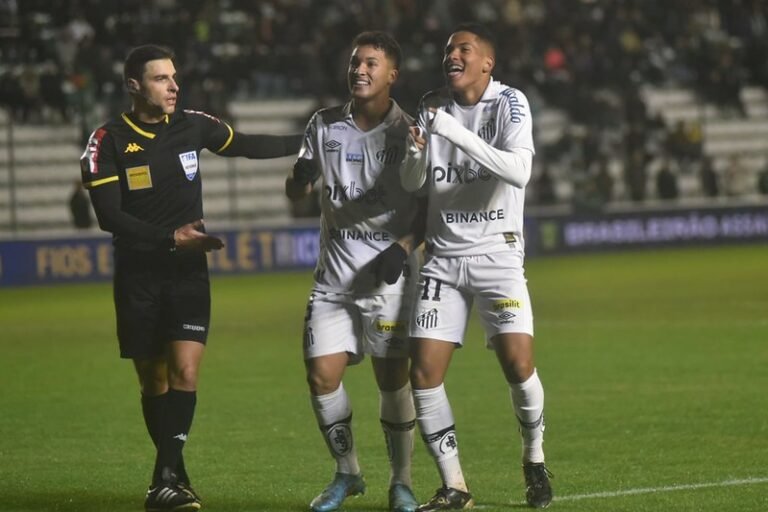 Ângelo está na mira do Newcastle, mesmo com a preferência do Barcelona