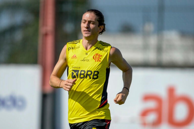 Filipe Luís e Willian Arão devem retornar ao time titular contra o Atlético-MG