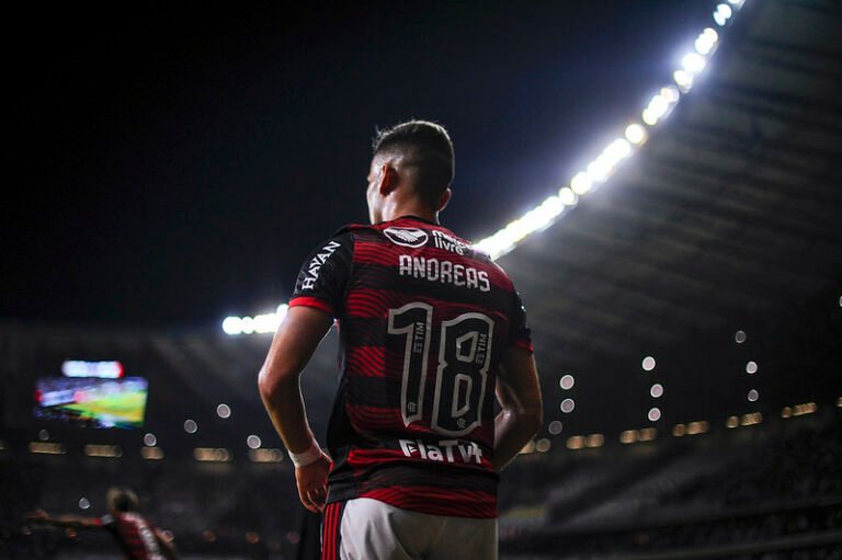 Flamengo planeja proposta para a permanência de Andreas Pereira