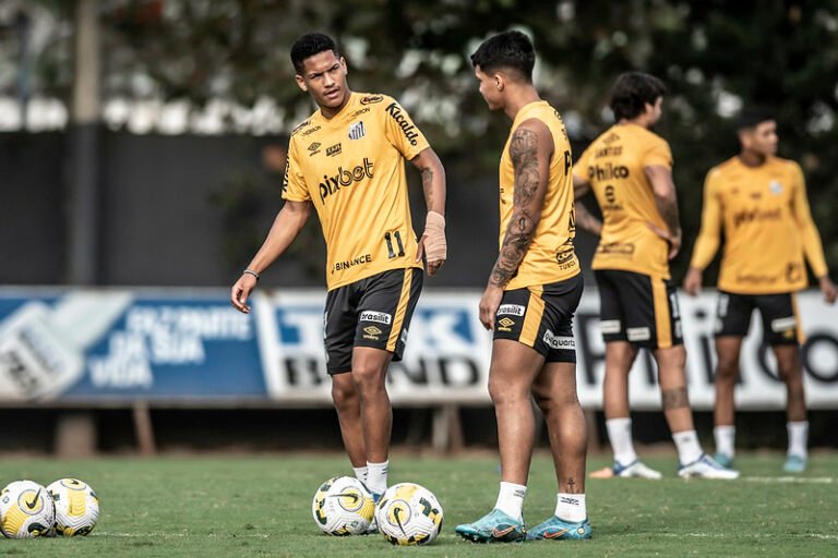 Com várias mudanças e ‘atordoado’, Santos enfrenta Corinthians pelo Brasileiro