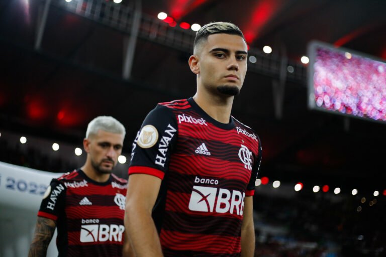 Flamengo tenta, mas United define programação para retorno de Andreas