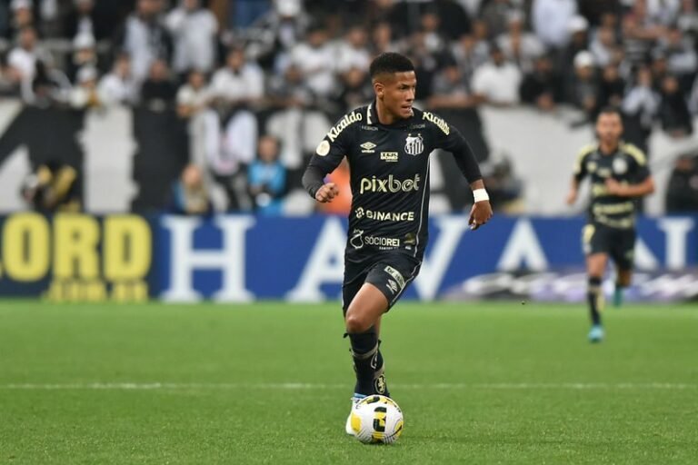 Após o empate, Ângelo falou sobre a cobrança da torcida: “Estão super certos”