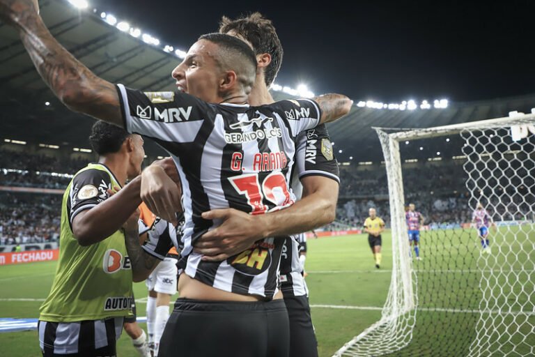 Atlético Mineiro se torna o time com mais vitórias de virada na história do Brasileirão de pontos corridos