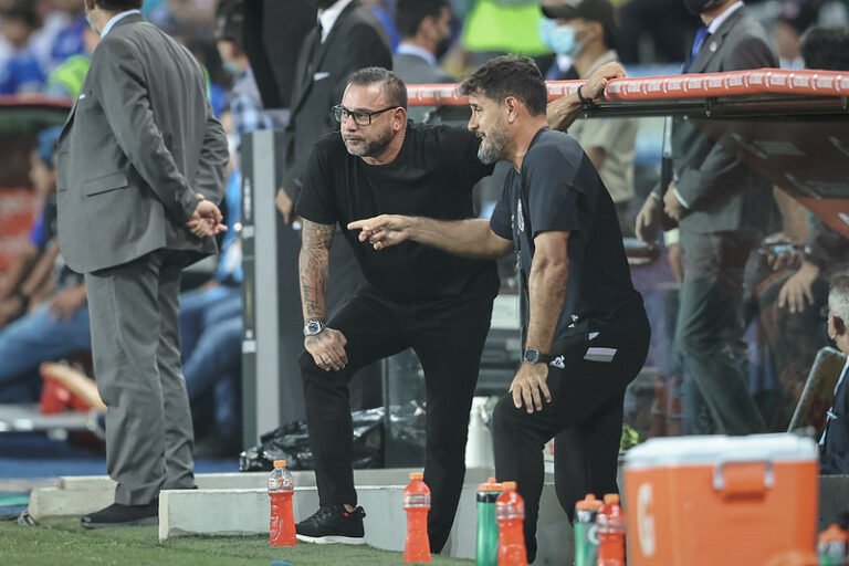 Turco Mohamed fala sobre Ademir e resultado diante o Emelec no Equador