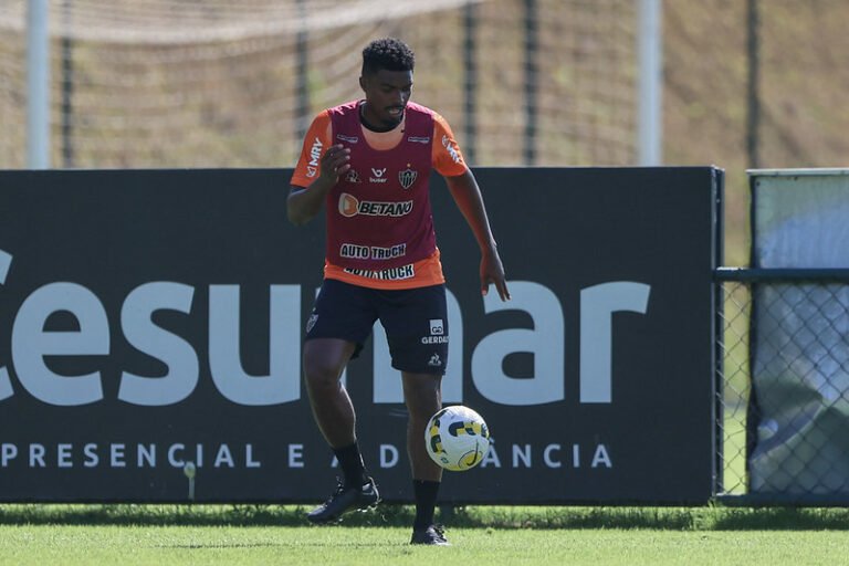 Novo zagueiro alvinegro, Jemerson comenta sua situação física e aguarda ansioso pela reestreia com a camisa do Atlético