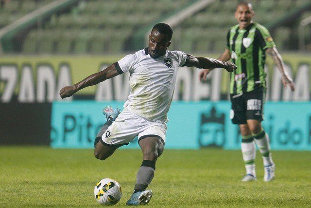 Kayque foca em jogo da volta: “Podemos fazer 3 a 0 também”