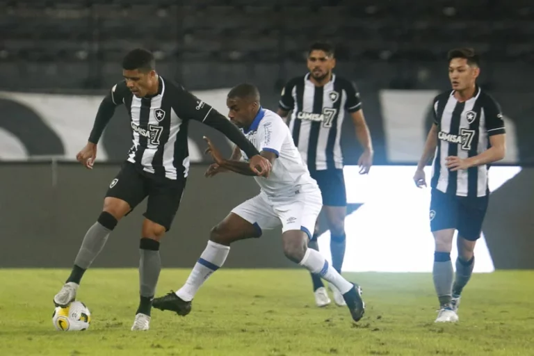 Após quarta derrota seguida, Botafogo entra na zona de rebaixamento e se afunda crise