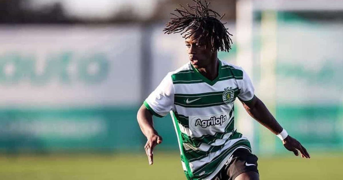 Barcelona e Manchester City disputam contratação de jovem promessa